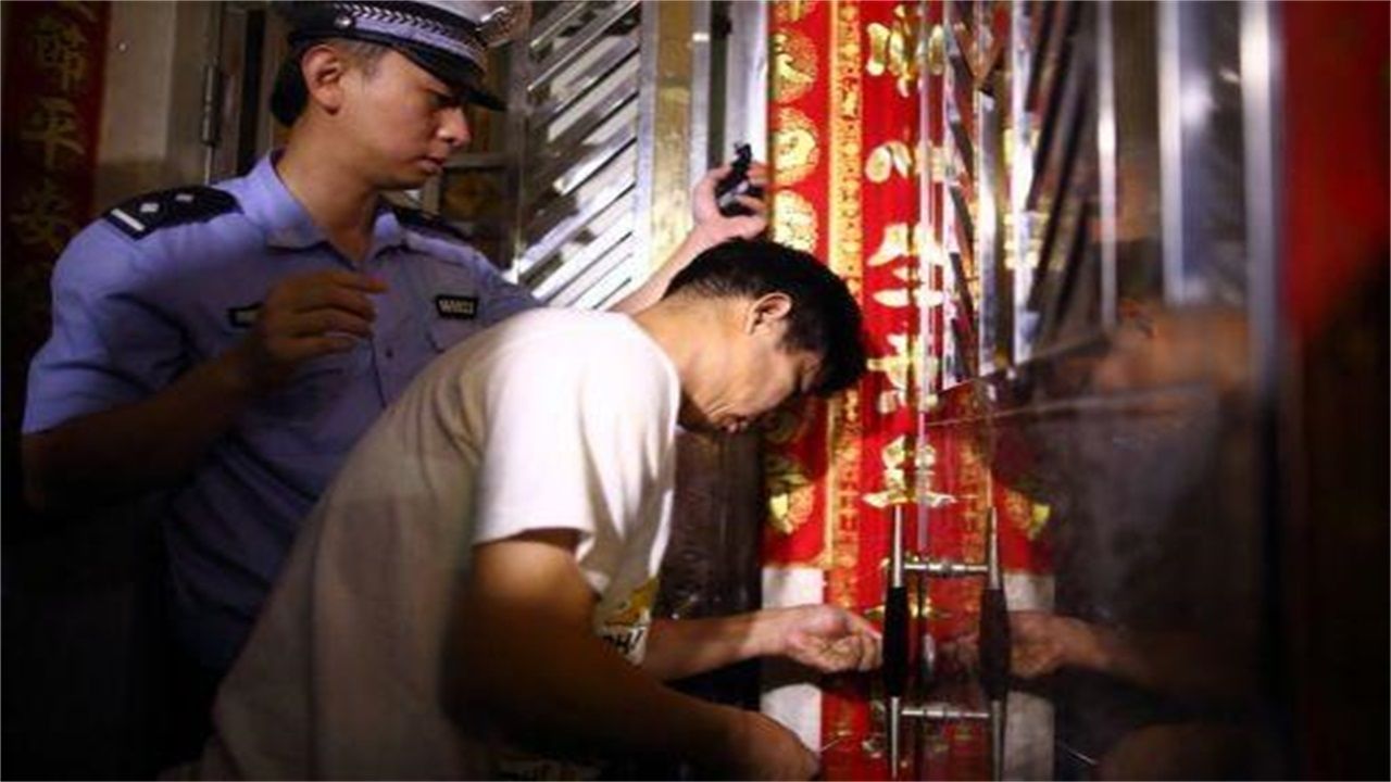 西宁请开锁师傅开了锁后，师傅为什么一般都不进门，就算主人请也不进去？